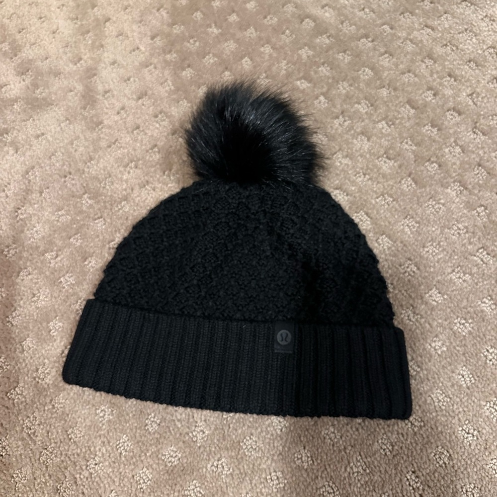 Lululemon Black Knit Pom Beanie